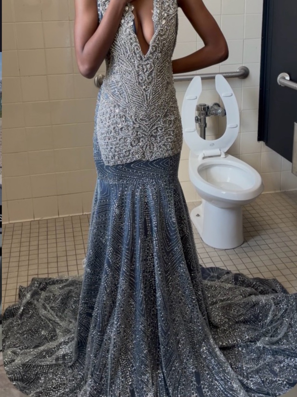 Selling my daughter’s prom dress! Beautiful details and can fit small